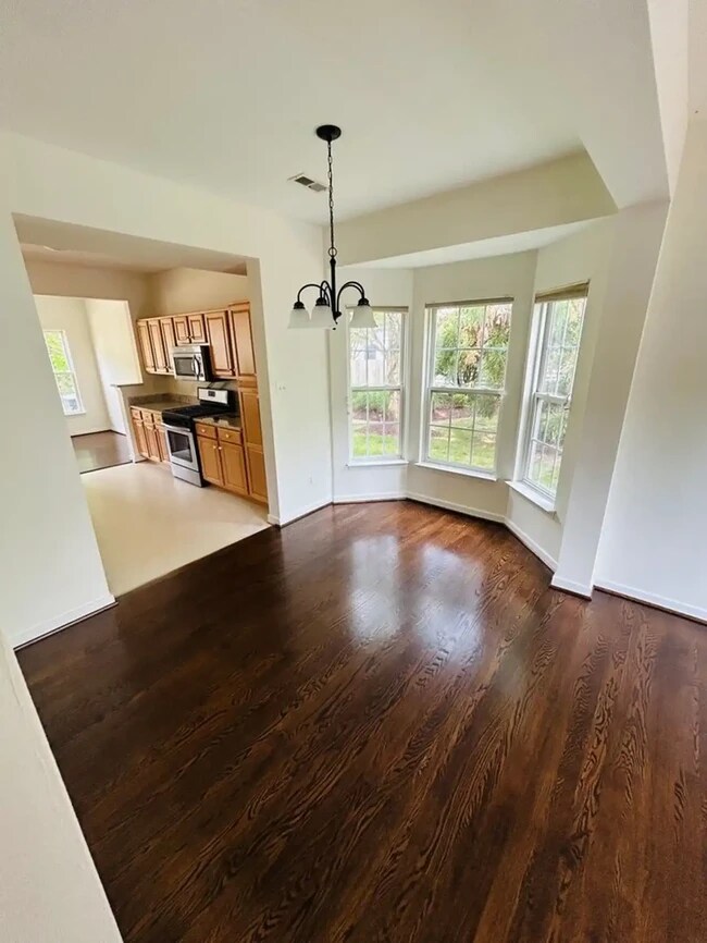 Foto del edificio - 3209 Friars Walk Ln