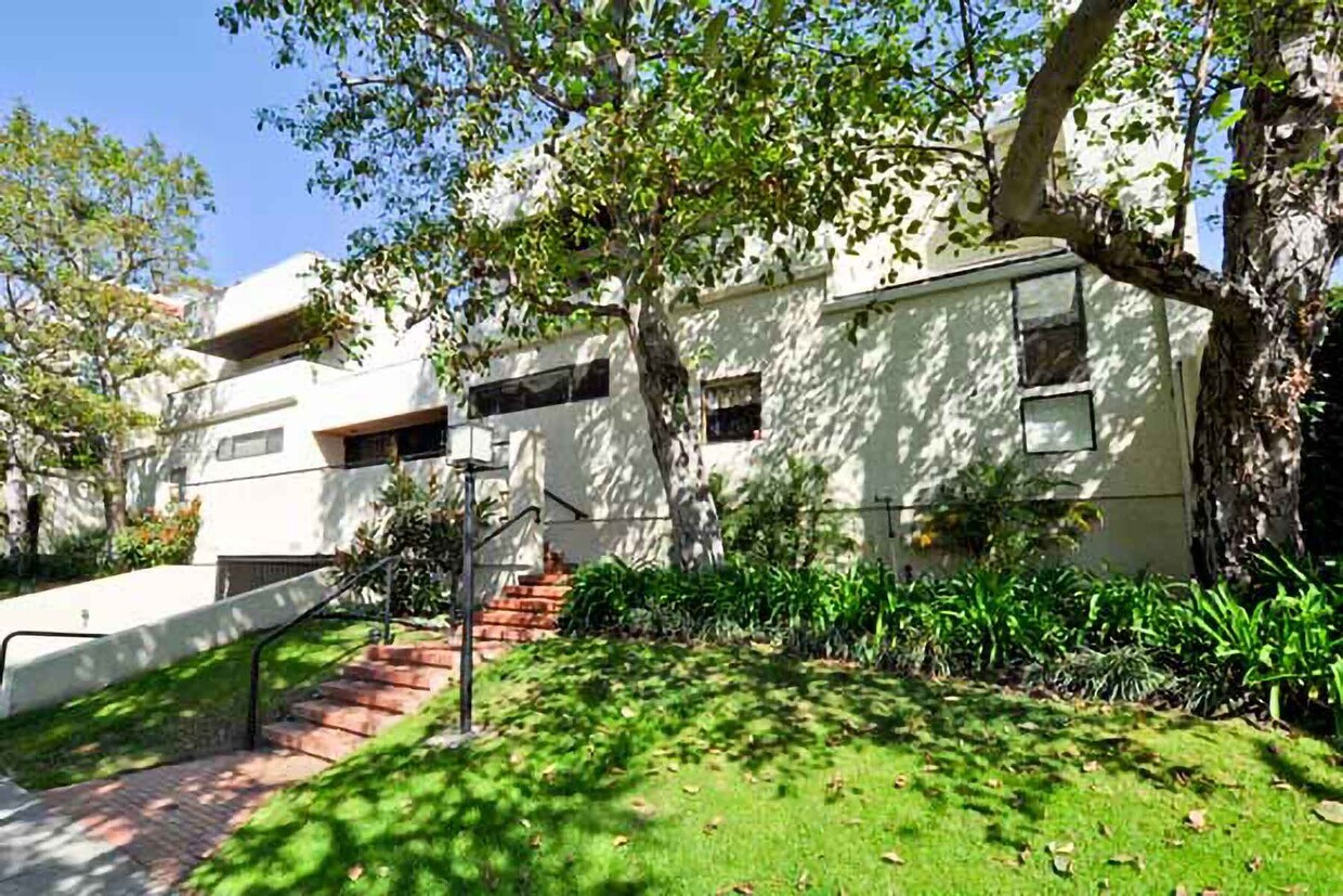 Primary Photo - 939 15th St