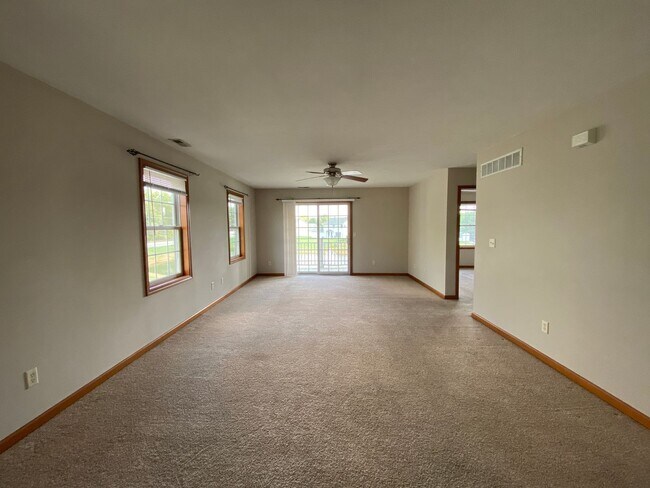 Foto del edificio - Beautiful Executive 3 Bedroom Condo!