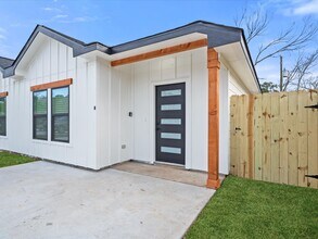 Building Photo - 9114 Everglade Dr