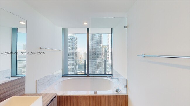 Building Photo - 1000 Brickell Plaza