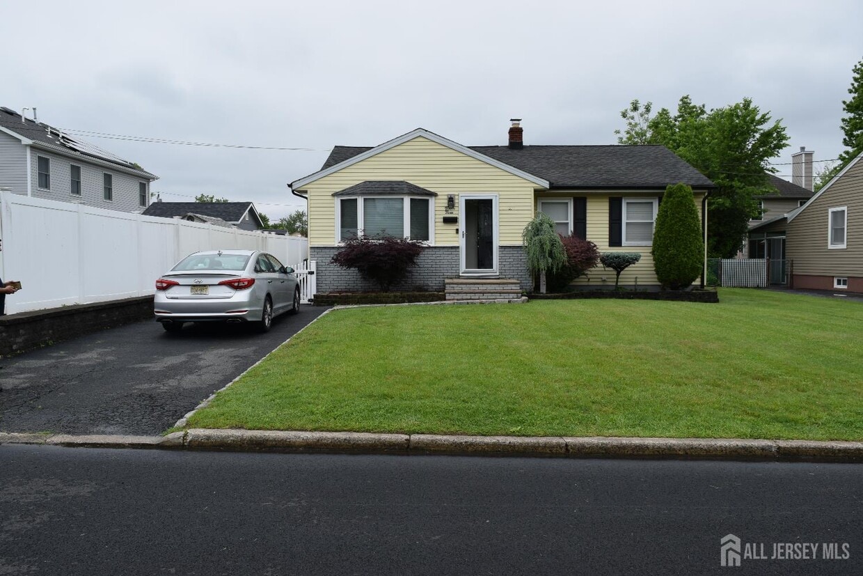 Primary Photo - 23 Pleasant Ave