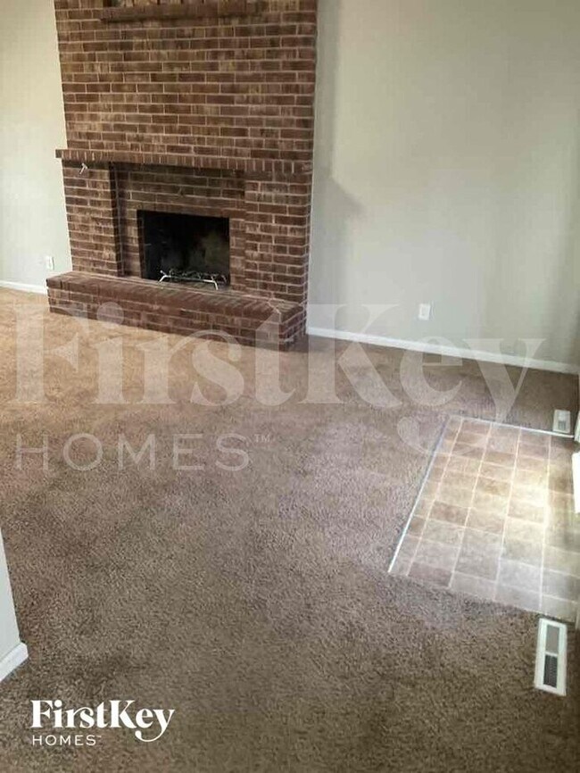 Building Photo - 916 Valley Woods Court