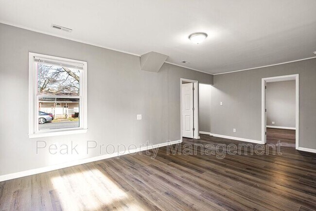 Foto del edificio - 2 Raines Ave