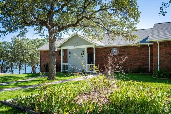 Positioned on the Lake - Westwind Manor