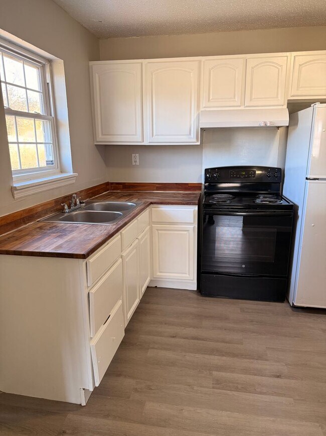 Foto del edificio - 6313 Talladega Ave