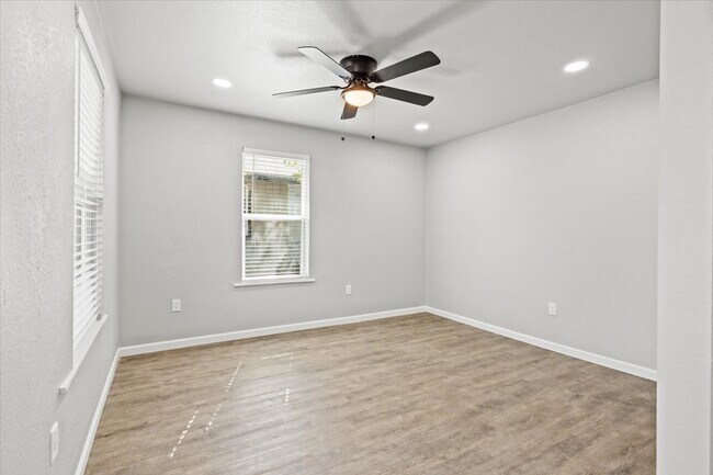 Living Room - 313 Nagel St