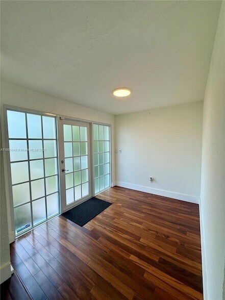 Foto del edificio - 4456 SW 10th St