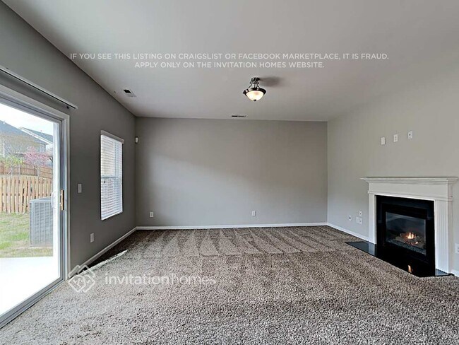 Building Photo - 2036 Blue Iris Dr