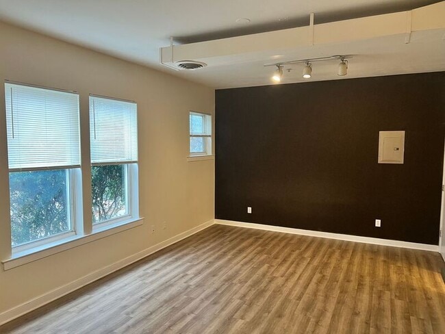 Building Photo - 510 McIntire Rd