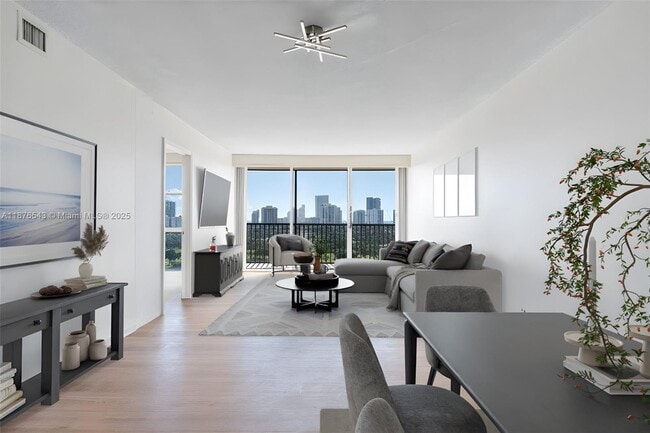 Foto del edificio - 20335 W Country Club Dr