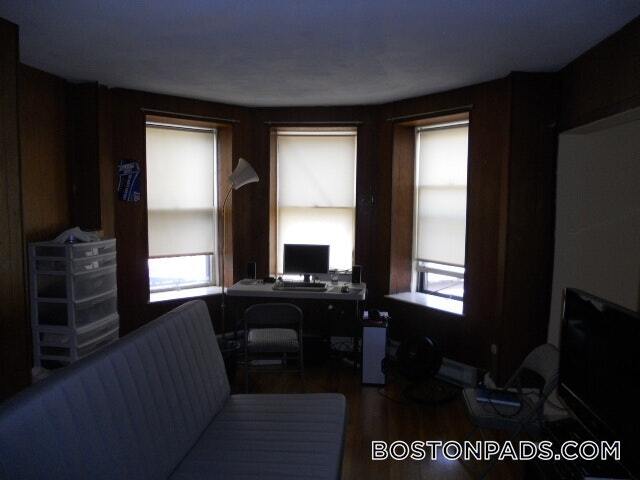 Foto del edificio - 32 Westland Ave