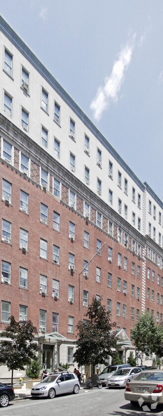 Foto del edificio - 237-239 W 63rd St