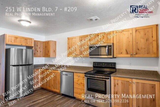 Building Photo - 251 W Linden Ave