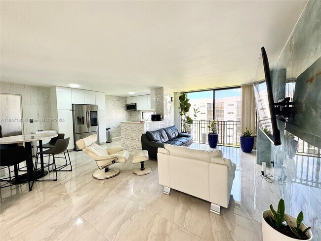 Foto del edificio - 17011 N Bay Rd