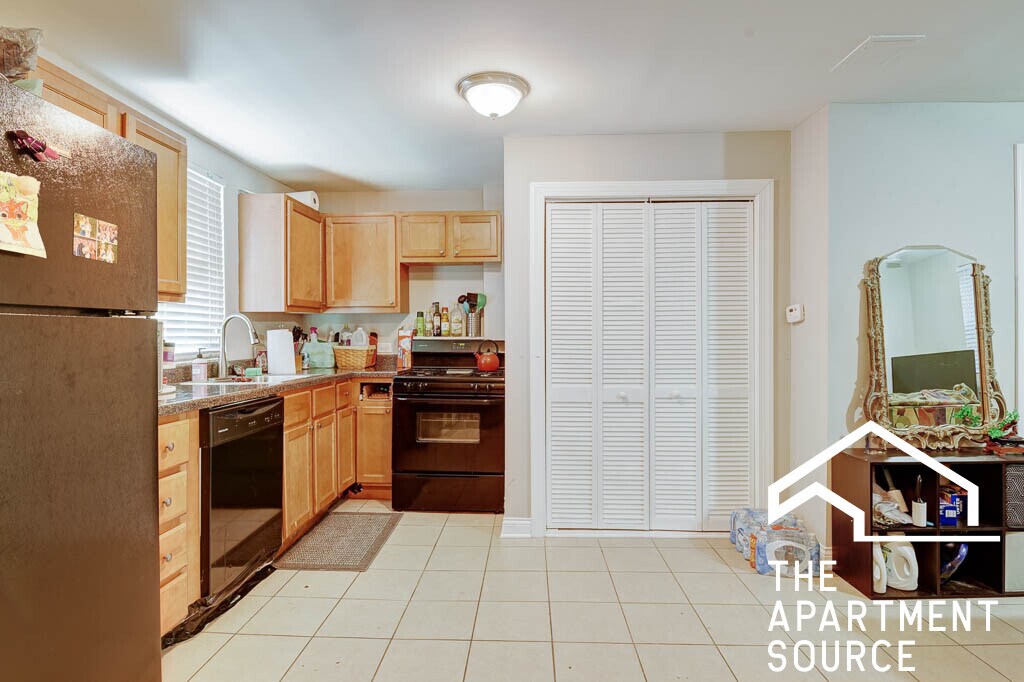 Foto principal - 3800 W Diversey Ave