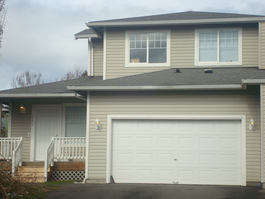 Primary Photo - 4 Bedroom, 3 Bathroom Duplex near WWU! PRE...