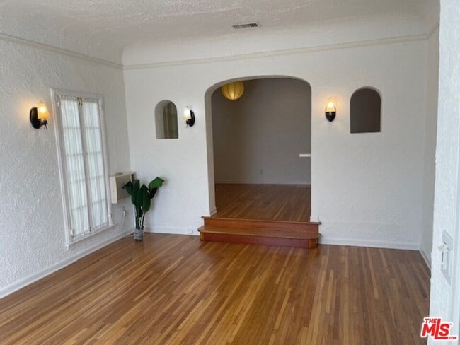 Building Photo - 642 1/2 Maltman Ave
