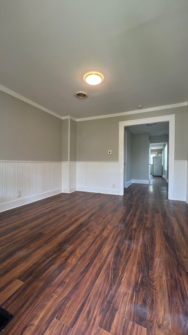 Foto del edificio - 5949 Rawles Ave