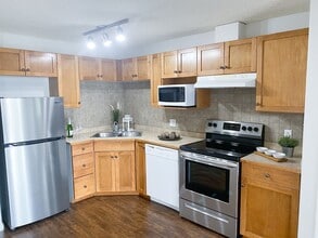 Building Photo - 3425-319 19 St NW