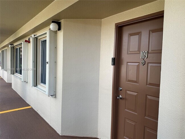 Building Photo - 901 SW 141st Ave