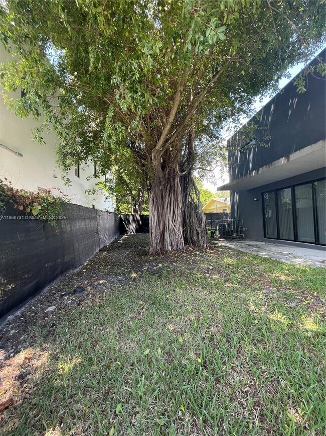 Foto del edificio - 5198 NW 3rd Ave
