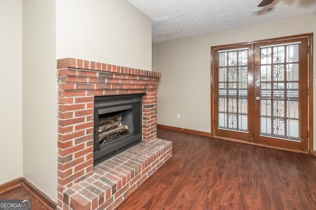 Foto del edificio - 5297 Brentwood Rd