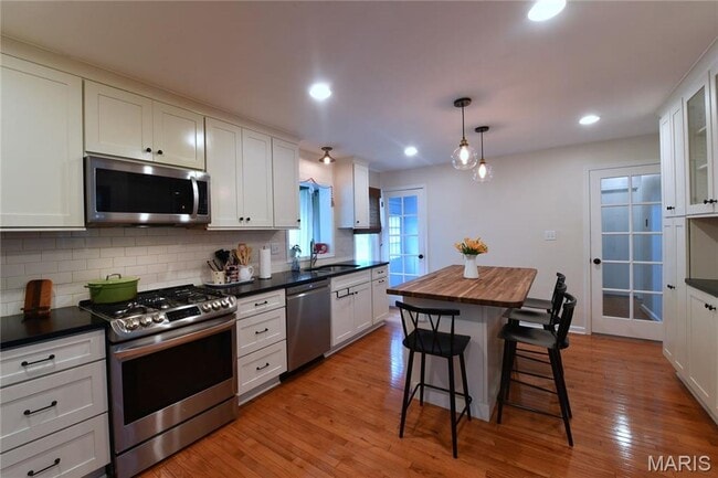 Building Photo - 342 Greenleaf Dr