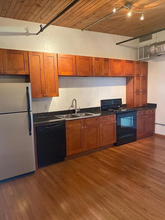 Building Photo - 111 N Main St