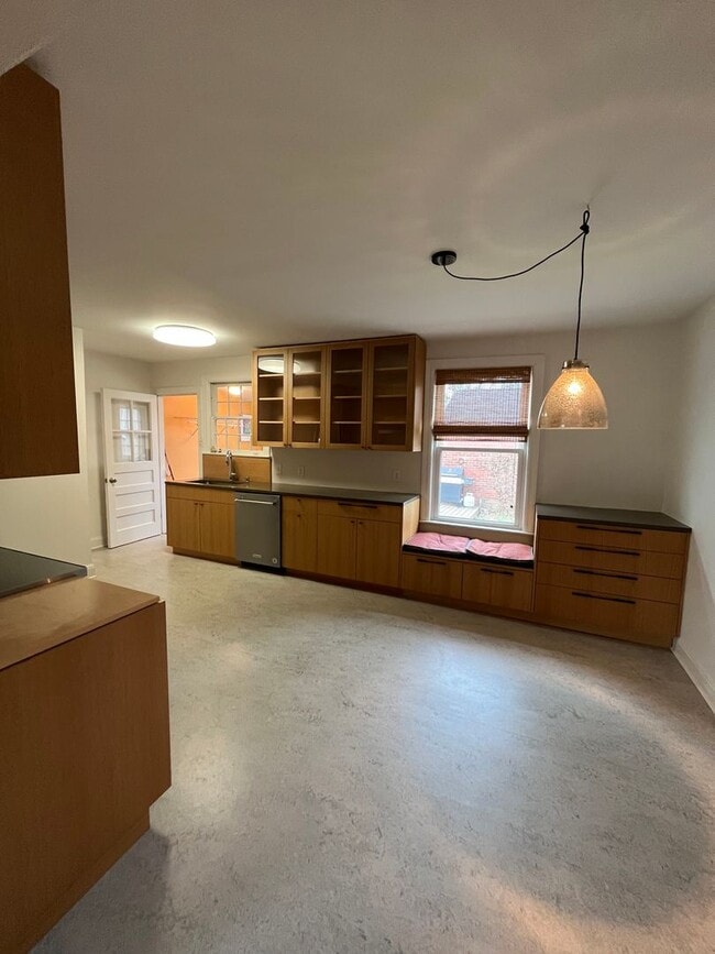 Building Photo - Renovated 2 Bedroom/ 1 Bath Duplex minutes to 12th South, Lipscomb, Belmont and Vandy