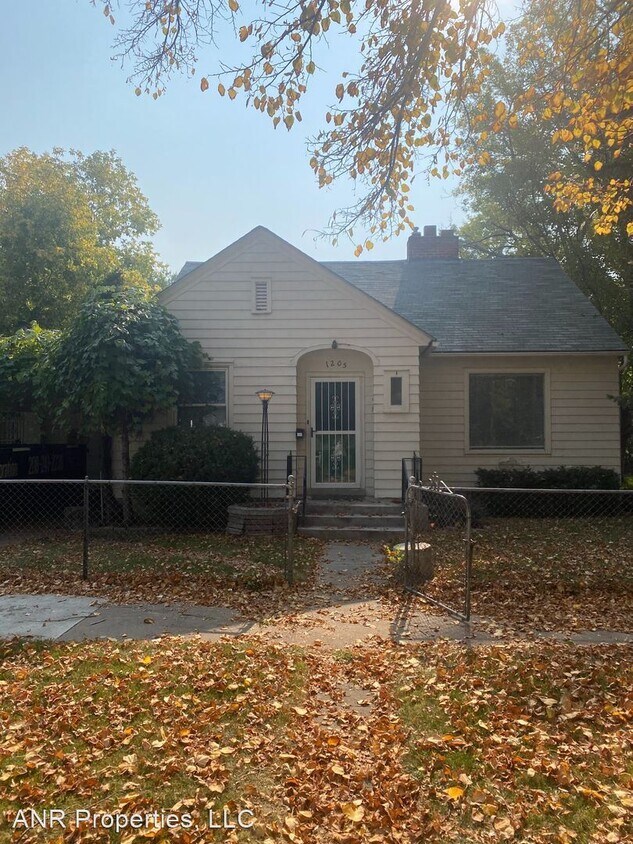 Primary Photo - 2 br, 1 bath House - 1205 E Fremont