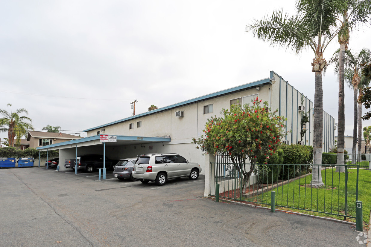 Building Photo - Tudor Grove Apartments