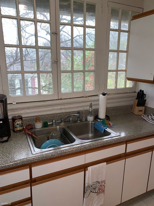 Foto del edificio - 663 Linwood Ave NE