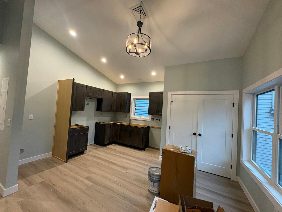 Foto principal - 708 Harrison Ave