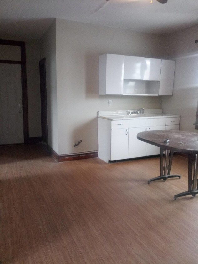 Primary Photo - 3939 Deal St
