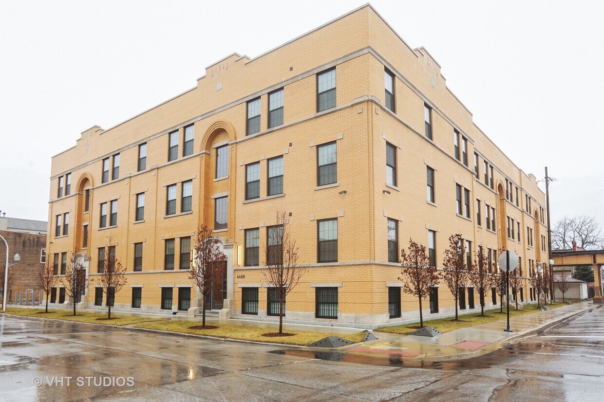 Primary Photo - 4406 S Calumet Ave