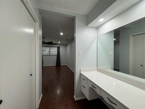 Building Photo - 122 Camellia St