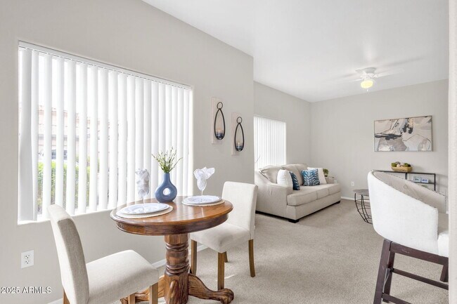 Foto del edificio - 13700 N Fountain Hills Blvd