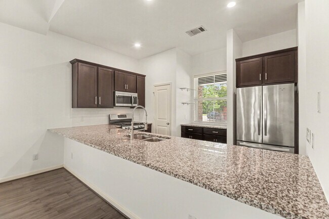 Building Photo - 3413 Omega St