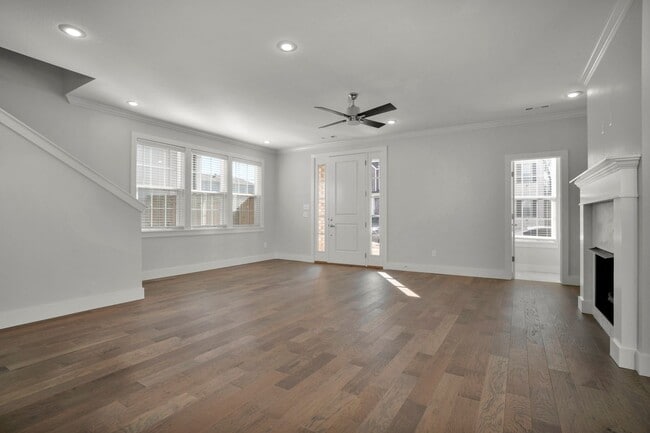 Foto del edificio - Beautiful 4 Bed 4.5 Bath New construction Home off of Rupple!! Pre-Leasing for Summer!