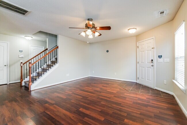 Building Photo - 6033 Ladish Ln