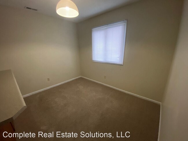 Building Photo - 2 br, 1 bath House - 33 B. Keran Manor Ct. #B