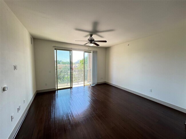 Foto del edificio - 145 Heights Blvd