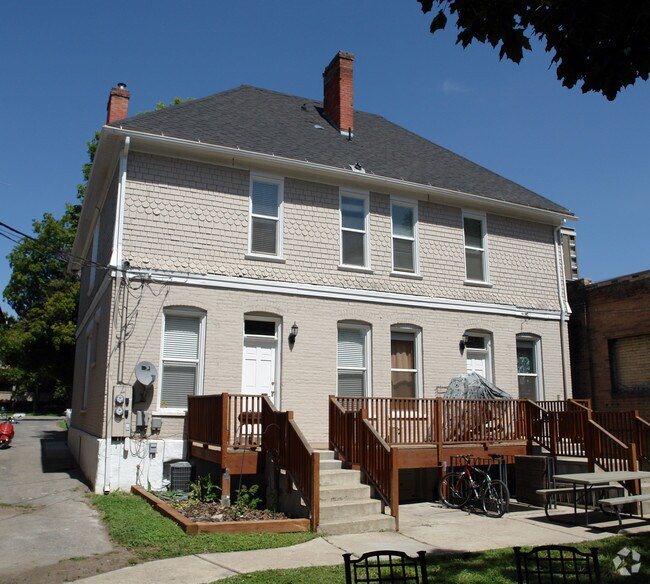 Building Photo - 744-750 E South Temple