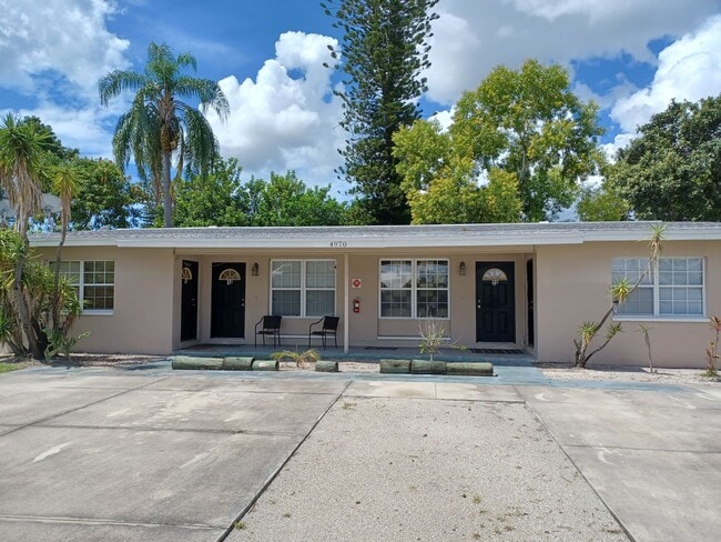 Building Photo - 4970 Vincennes St