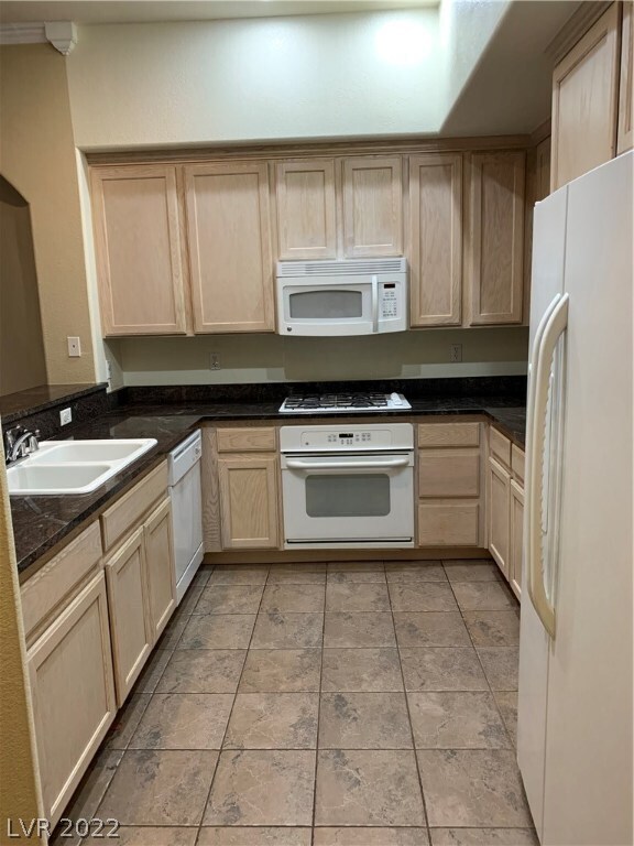 Foto del edificio - 32 E Serene Ave