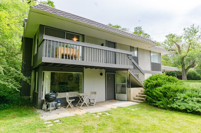 upstairs Unit - 815 Orchard Dr