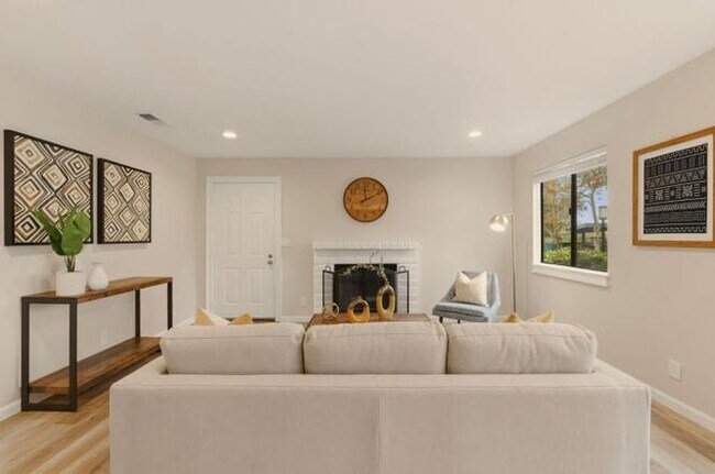 Building Photo - 3401 La Terrace Cir