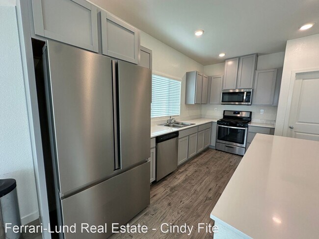Foto del edificio - 5 br, 3 bath House - 1321 Old Barn Rd