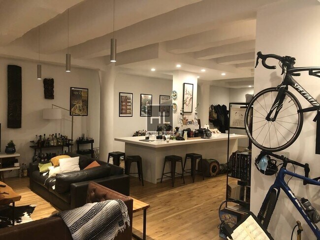 Foto del edificio - BROOME STREET Gorgeous Loft in Doorman Bldg